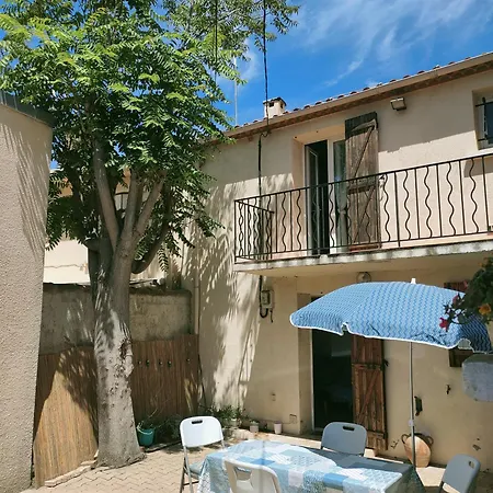 Corniche Bleue A 3 Mn A Pied De La *