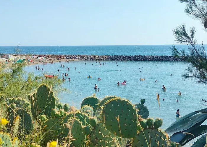 Corniche Bleue A 3 Mn A Pied De La *